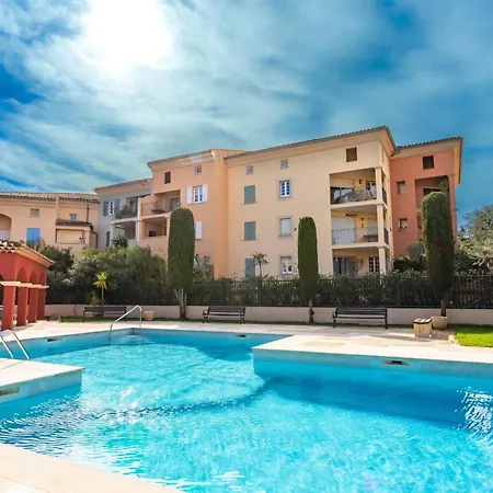 Apartment Le Clos Sainte Anne-2 By Interhome