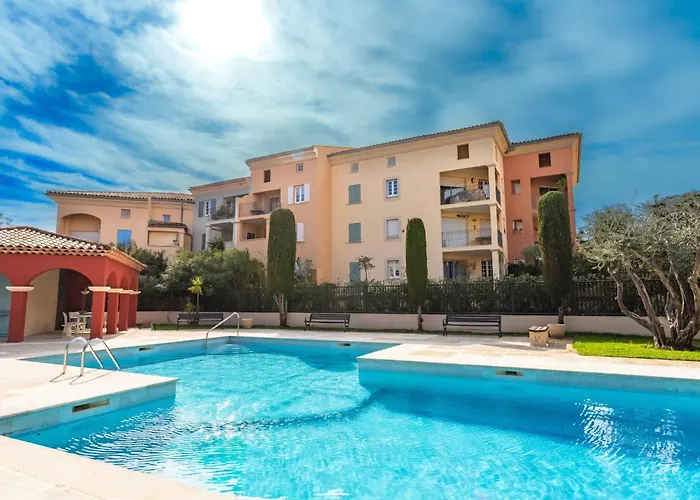 Apartment Le Clos Sainte Anne-2 By Interhome