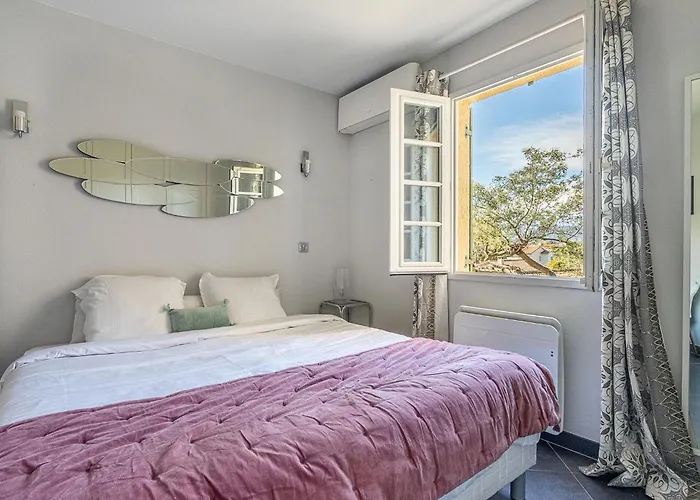 Apartment Le Clos Sainte Anne-2 By Interhome Saint-Tropez