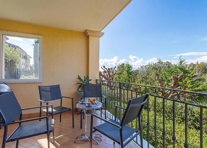 Le Clos Sainte Anne-2 By Interhome